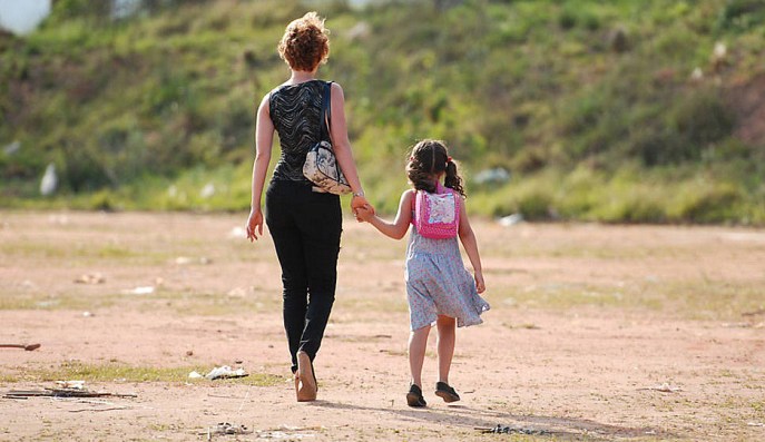 a-wolf-at-the-door-movie-leandra-leal-child